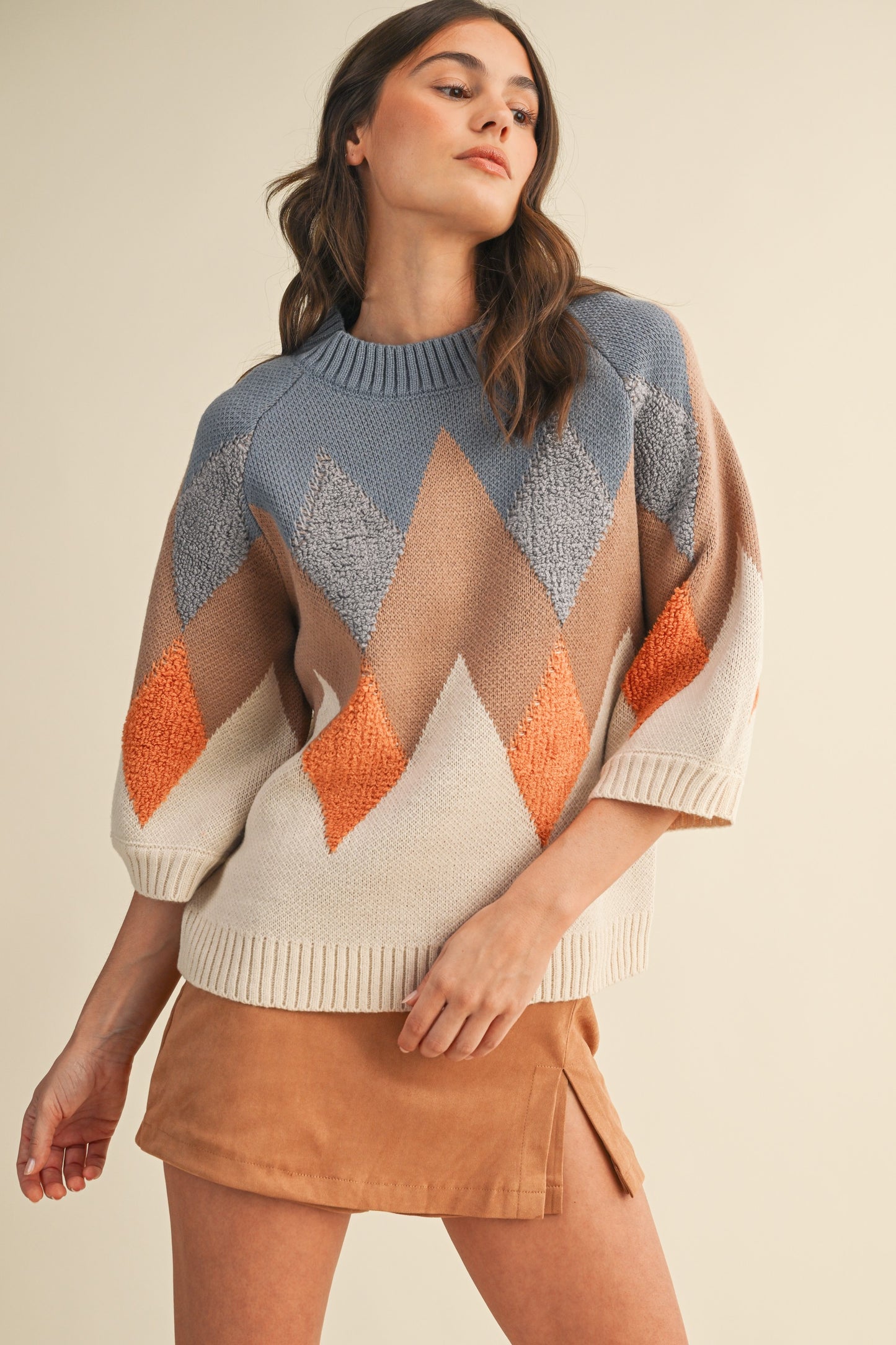 Soft Sweater with a Round, Mock Neckline. This Short Sleeve Sweater can go from professional look to relaxed evening. Very versatile for all seasons. 
Brand: Anniewear