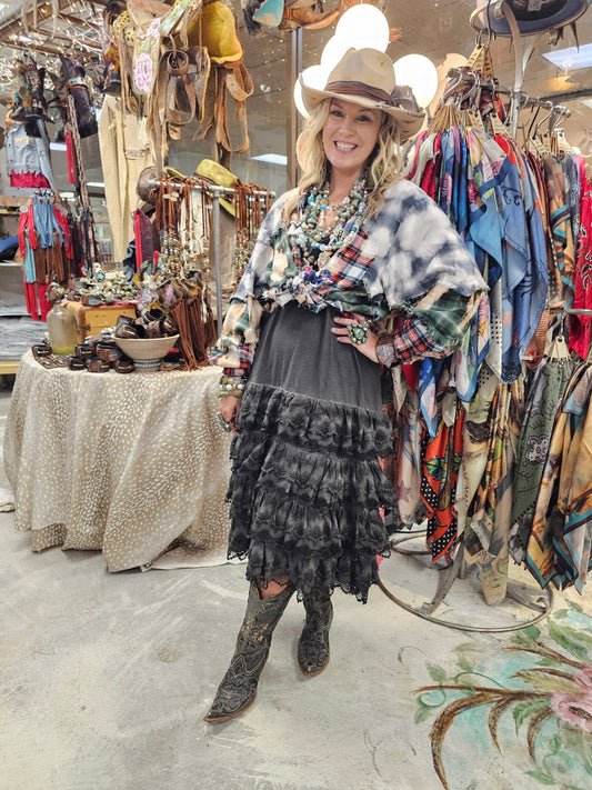 Vintage Black Slip Dress by A Rare Bird. This Dress is Roomy and has adjustable straps. Pairs well under everything r wear it solo to be the star of the show.
BRAND: A RARE BIRD
