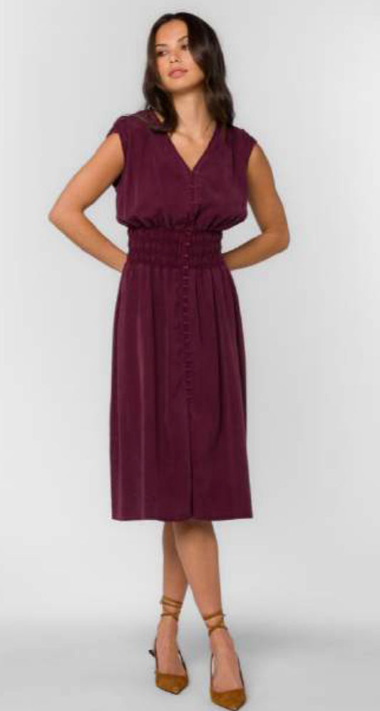 Tencel Fabric in a rich mulbery colors. This dress has a smocked waist, assentuating your curves and a lovely vneck elongating yours. This dress is midi in length and features pockets. made by Velvet Heart.