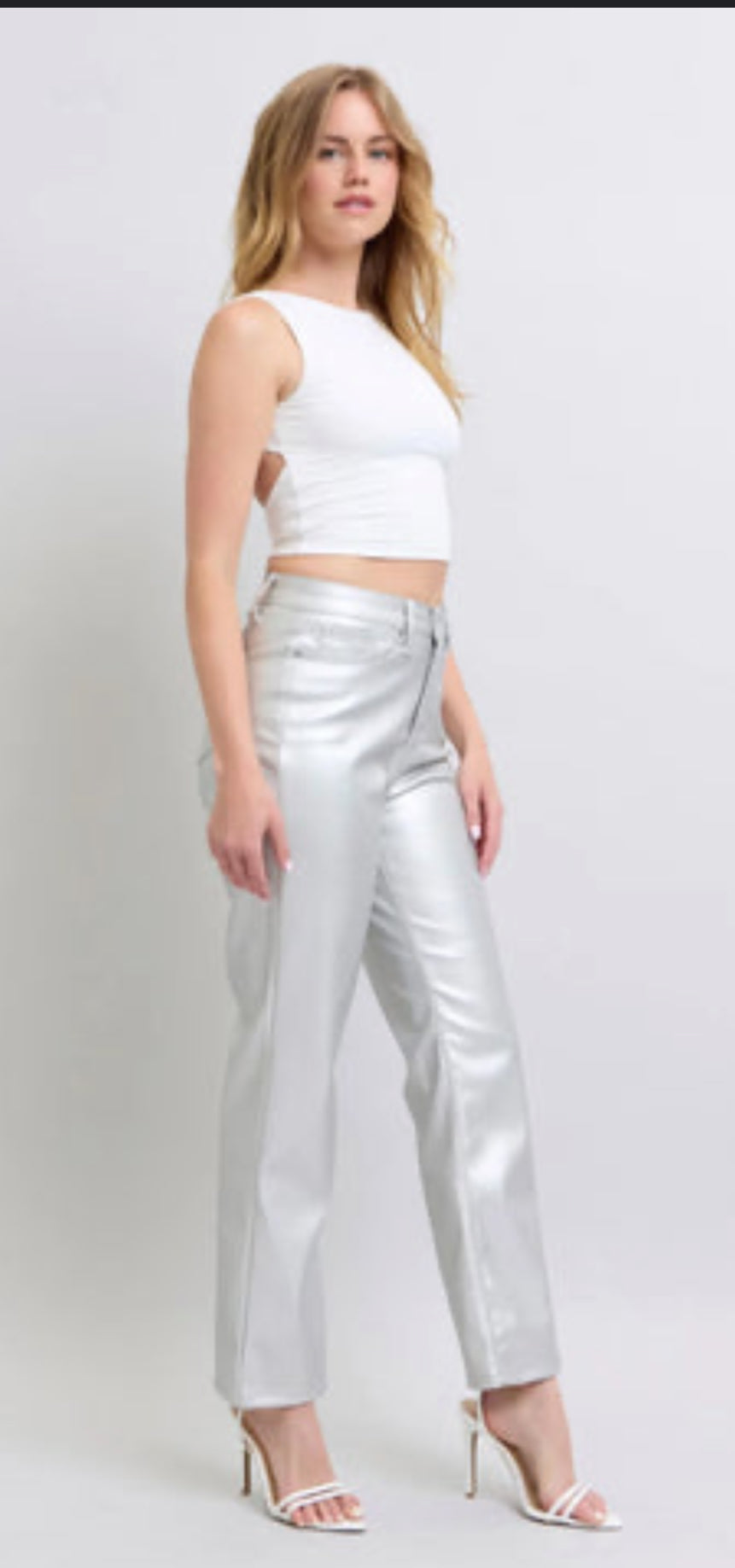 We are loving these Silver Metallic Faux Leather Pants that are lined for comfort. Functional front and back Pockets. 
BRAND: Judy Blue