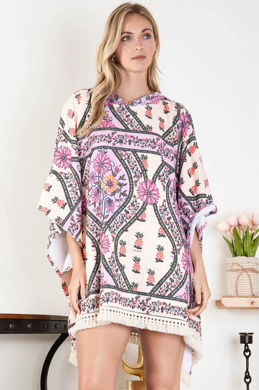 Fun Foral design in this oversized top. This top is carefree and can be worn all year around, but would make a great beach coverup. This top does have a hoodie and is giving Boho-chic vibes.
Brand: Blue Velvet