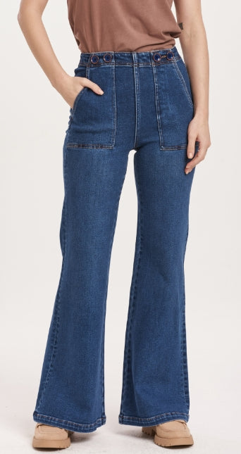 Wide leg, flaired, sailor style pants with buttons and a hidden zipper behind the front panel. These jeans are high quality and have deep pockets. Dress these up or dress them down.
BRAND: Dear John